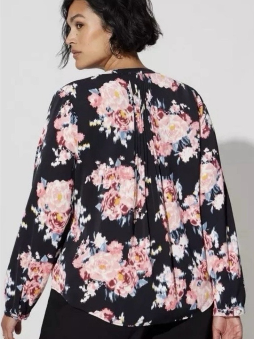 🖤🩷 Torrid Black and Pink Floral Top - Picture 5 of 12